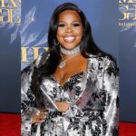 Amber Riley Instagram - It was an honor to be a part of CMT SMASHING GLASS, tributing the late but always great Aretha Franklin! It airs 11/15 at 9p! Tune in 🤍🖤🩶 👗: @icontips X @officialcalexander 💄: @jobellaluv 💇🏾‍♀️: @iamofficialjai 📸 : @jasonkempin