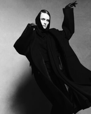 Amber Valletta Instagram - New @vanityfairitalia by my dearest @luigiandiango 📷glamorous glam by @georgisandev @teddycharles35 
Styling by @michael_philouze @2bmanagement 🖤🖤