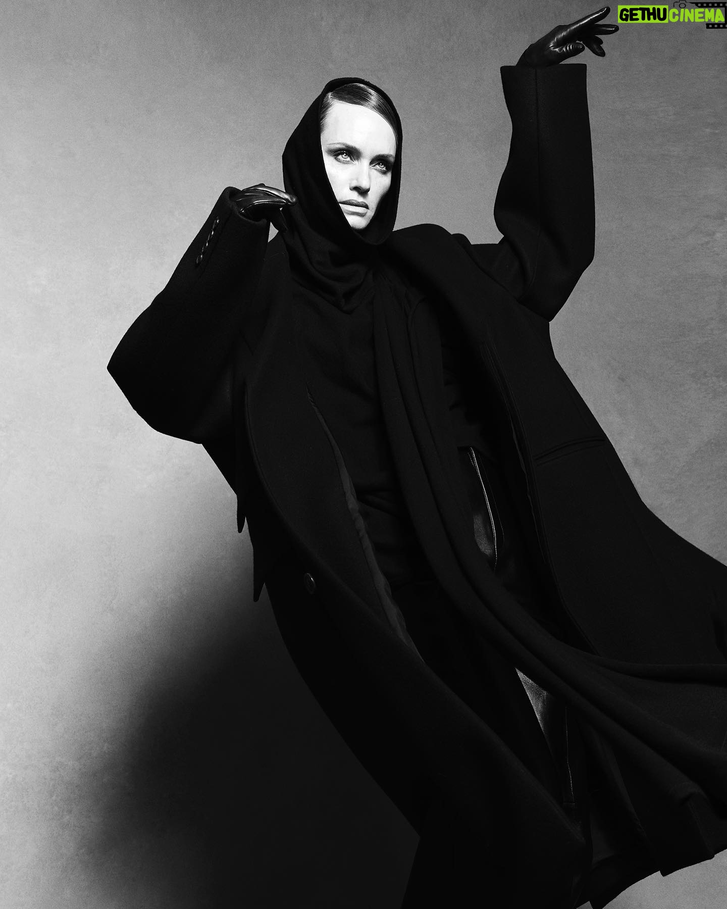 Amber Valletta - 23.9K Likes - New @vanityfairitalia by my dearest @luigiandiango 📷glamorous glam by @georgisandev @teddycharles35
Styling by @michael_philouze @2bmanagement 🖤🖤