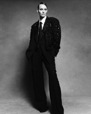 Amber Valletta Instagram - New @vanityfairitalia by my dearest @luigiandiango 📷glamorous glam by @georgisandev @teddycharles35 
Styling by @michael_philouze @2bmanagement 🖤🖤