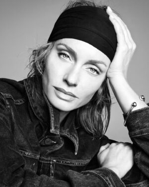 Amber Valletta Instagram - The one and only Steven Meisel X Zara Photographed by @stevenmeiselofficial
Styling #karltempler
Hair @guidopalau
Makeup @patmcgrathreal
Manicure @jinsoonchoi
Casting @piergiorgio @dmcasting
Film @nedrogers
@zara
#stevenmeiselnewyork
#zara
🖤🖤🖤