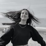 Ambra Angiolini Instagram – Sei bella amore mio, di quella bellezza che senza convenzioni vive, non si preoccupa di nulla se non di essere “reale”. Non chiedi nulla, offri sempre. Ieri abbiamo comprato un paio di scarpe, le tue prime col tacco…25 € ( perché la sfida è vivere con semplicità e poi… quanto ridiamo in giro per mercatini con nonnina @cominidoriana ) e tu sei diventata alta tre metri. Io mi amo un po’ di più da quando ho il privilegio di vivere il tuo sorriso @jolandarenga 
Tuo fratello pure… ma lui essendo un vampiro in foto non viene😂