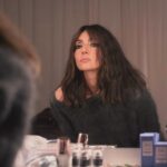 Ambra Angiolini Instagram - C’è sempre il “ momento prima” di qualsiasi film, spettacolo teatrale, tv, uscita da casa, in cui mi guardo allo specchio e non riconosco niente, non mi sento pronta, non, non, non… e poi…per fortuna HO PAURA. Mentre mi vengono mostrati i miei limiti per scoraggiarmi e rinchiudermi, io finalmente li “ conosco” , gli sorrido e sono finalmente libera di andare. Grazie per aver fermato questo “ momento prima “ @andreasimone.ph e grazie al mio @matteoalieno per questa canzone