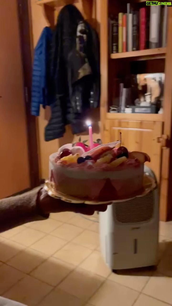 Ambra Angiolini Instagram - Chissà se anche tu da piccola l’ AMORE l’avevi disegnato così …sei un capolavoro mamma #happybirthday @dorianacomini @jolandarenga @alfredo_angiolini #leonardorenga