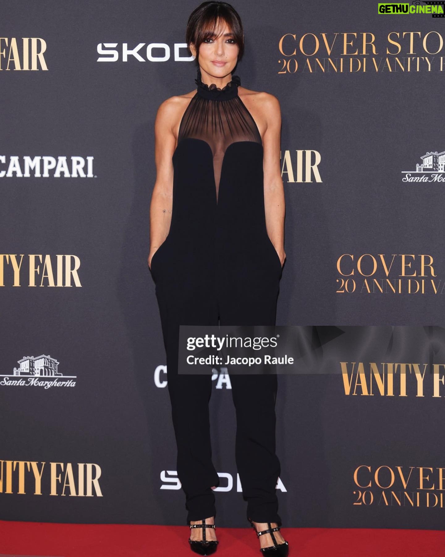 Ambra Angiolini Instagram - @vanityfairitalia #covervanity serata di racconti importanti #grazie. Grazie a 🩵@marchettisimone @crilucchini @ysl @maisonvalentino @gra69 #love @susanna_ausoni #style @patrizia.delcuratolo #mua
