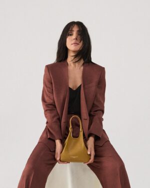 Ambra Angiolini Instagram - E questo è il mio nuovo progetto DUA BAG … “ per tutte le donne che sono “ grazie a @giannichiarini per …averle fatte sentire tutte giuste  #madeinitaly #newproject #bag #dua #women #adv