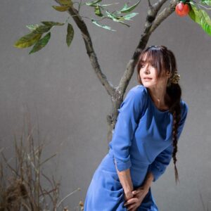 Ambra Angiolini Instagram - Stasera “ Oliva Denaro “riparte dal @teatrocivicolaspezia alle 20:45 ( durata 65 minuti ) in #soldout. Tranquilli, tanto Sanremo va avanti fino alle 2:00… vi aspettiamo #theatre #ilmiolatosinistro #theshowmustgoon @goldenart.production @agidi_srl