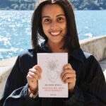 Ambra Angiolini Instagram – E quando penso di essere un disastro arrivano i tuoi occhi e le tue mani… sono orgogliosissima @jolandarenga “ QUALCOSA NEL MODO IN CUI SBADIGLIA “ è il tuo primo romanzo… dal 26/09 in tutte le  librerie. Per tutti quelli che non  scappano dalla realtà, dal proprio “ sentire tutto “  e trasformano la vita vera in qualcosa di più speciale .