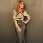 Ambra Angiolini Instagram - La chiacchiera libera ce l’ho sempre avuta già da bimba, quello che non avevo mai liberato era la voglia di essere quello che decido io. Togliere dalla mia esistenza la frase “ gabbia “ dello “ Stai meglio con “ oppure “ Mai piu i capelli, il vestito l, i chili, le scarpe , i carboidrati, il verde…” La libertà è spazio d’incidenza dove tu puoi incidere, sei libero ” ( Gaber- Luporini) Grazie ai miei collaboratori e amici che ogni lunedì disegnano un’altra mia “ inquilina” senza orari e senza cattivo umore @gra69 che mi “ riconosce “ sempre e mi ama tantissimo @patrizia.delcuratolo che è la persona più disponibile e gentile del cosmo @susanna_ausoni per le visioni da indossare … parecchio #amore e non finirà qui… #styleinprogress @xfactoritalia @skyitalia