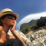 Ambra Angiolini Instagram – Sarà un’estate di lavoro ed esperienze nuove… ve le racconterò tutte. A settembre. “Si muore un po’ social  per poter vivere “ cantava qualcuno … BUONA ESTATE #♥️
