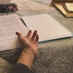 Ambra Angiolini Instagram - Quando fai e non parli, quando ti scoppia il cuore anche all’idea di avere la superpaura , quando ami oltre il tuo biologico … non ti preoccupi di quello che significhi tu per il teatro, pensi a quanto lui sia importante per te. Grazie prima ancora di iniziare a tremare, in ogni senso possibile. OLIVA DENARO… ci siamo quasi @violardone #giorgiogallione @agidi_srl @goldenart.production @notorialab @gra69 @jolandarenga ph by @iamtitticupido @devisofficial @teatrogiudittapasta #💚