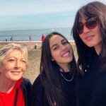 Ambra Angiolini Instagram – Sei bella amore mio, di quella bellezza che senza convenzioni vive, non si preoccupa di nulla se non di essere “reale”. Non chiedi nulla, offri sempre. Ieri abbiamo comprato un paio di scarpe, le tue prime col tacco…25 € ( perché la sfida è vivere con semplicità e poi… quanto ridiamo in giro per mercatini con nonnina @cominidoriana ) e tu sei diventata alta tre metri. Io mi amo un po’ di più da quando ho il privilegio di vivere il tuo sorriso @jolandarenga 
Tuo fratello pure… ma lui essendo un vampiro in foto non viene😂