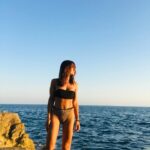 Ambra Angiolini Instagram – “ Flintstones“ #lovequotes nostalgia canaglia #mare