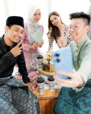 Amelia Henderson Instagram - where’s my du-eid raya? 🤪 celebrating with great company & savouring flavours with joy. wishing everyone Selamat Hari Raya! 🌙 
#CHAGEE