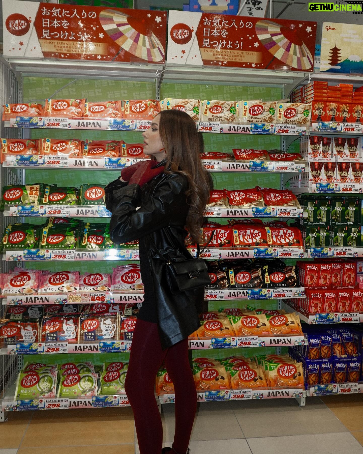 Amelia Henderson Instagram - i love snacks so much i’m starting to look like one 🍬