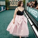 America Ferrera Instagram – 🎀 @coach for @peopleschoice awards 🖤
@karlawelchstylist
@hairbyaviva
@mollyrstern