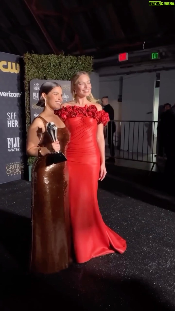 America Ferrera Instagram - Feeling sparkly from last night!🤎✨ Thank you @albertaferretti for this custom embroidered gown and @pomellato for the drip! As always, 🤎 to my glamily!! @criticschoice @karlawelchstylist @hairbyaviva @lindahaymakeup @jamiespradley @nailsbydiem