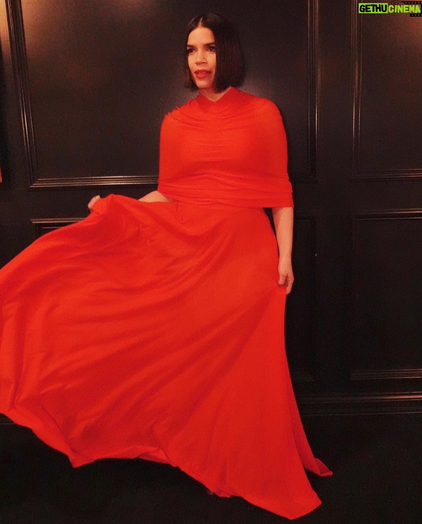 America Ferrera Instagram - ❤️❤️❤️ This is me…now. Congrats @jlo on the premiere of your latest creation!