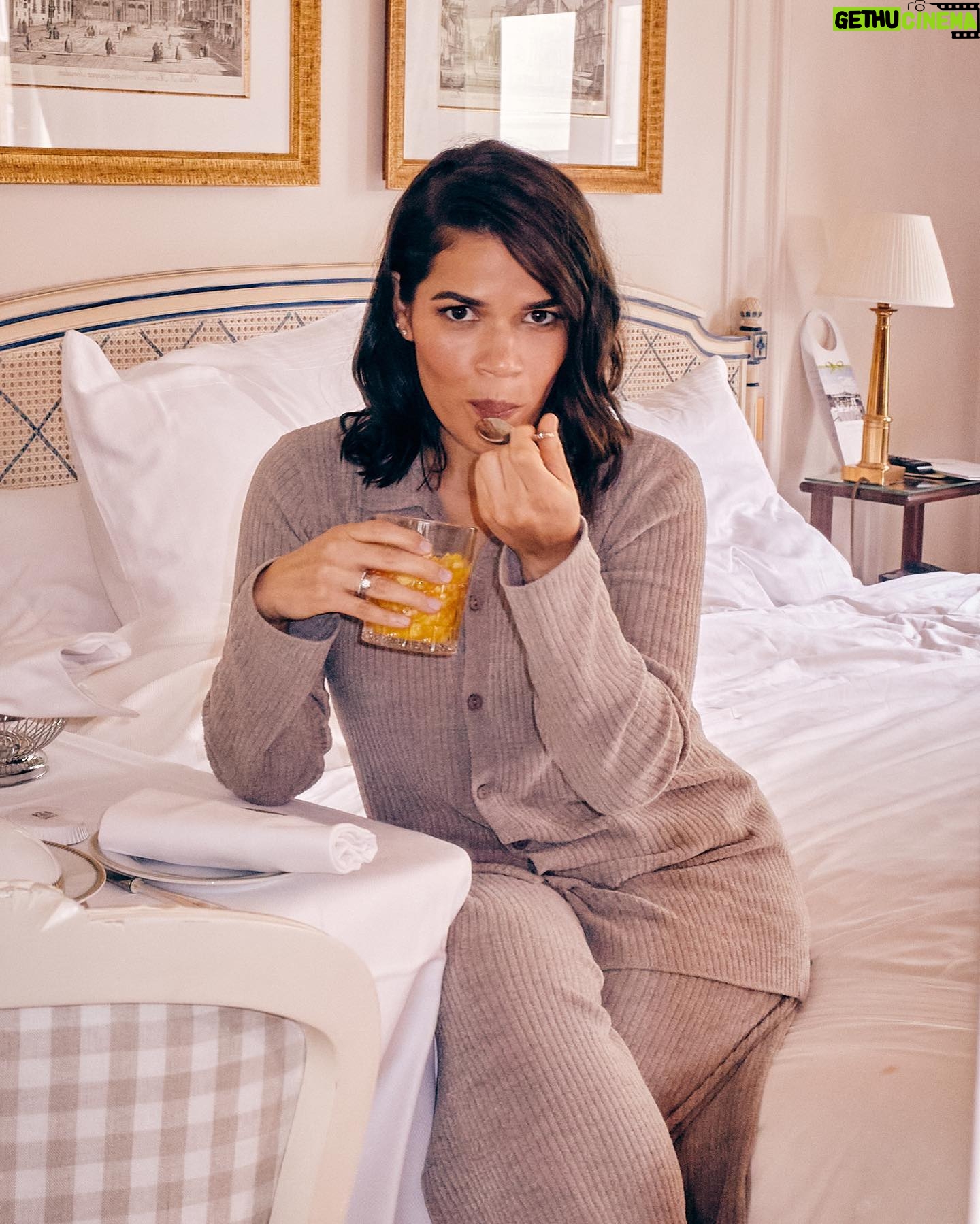 America Ferrera Instagram - Behind the scenes of my glam process! Thanks @elleusa for capturing my preparation for @chloe show in Paris! Link to full article in stories. 🖤🖤🖤