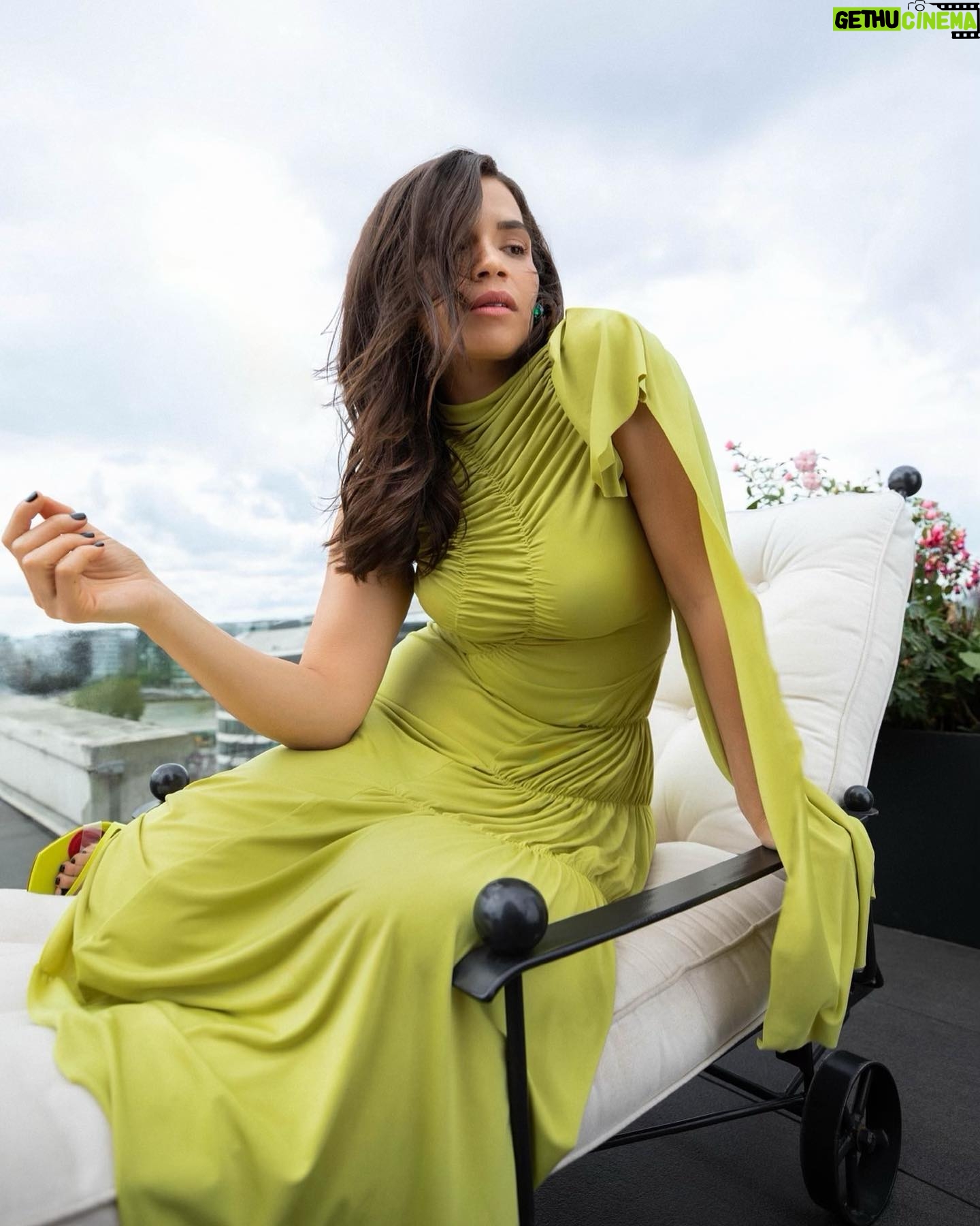America Ferrera Instagram - “To be perfectly honest, I was never a Barbie girl. I didn’t play with Barbies growing up for a number of reasons. We couldn’t afford them and they just didn’t resonate with me. I didn’t see myself reflected in that world in a way that captured my imagination. What’s exciting about @barbiethemovie is that we got to expand and shift the narrative to include more of us. Society’s unspoken standard of beauty is outdated and exclusionary. Feeling beautiful is an inside job, and I’m so grateful to have played a role where I got to challenge and redefine what we consider to be beautiful.” Thank you @bazaaruk for the fun cover shoot and thoughtful profile. Read the full article via link in stories. Photography @themasonsofficial Stylist @mirandaalmond Executive digital editor @sarah_karmali Picture director @izzyparrylewis Hair @mioknyc Make-up @lindahaymakeup Interview @hels_lee Talent director @lottielumsden Talent editor @olivia_blair Picture researcher @_abihollister Fashion assistant @galkIn Location @fstentrinity Flowers by @wildathearthq Creative director @tom_houseofusher EIC lydiasmag