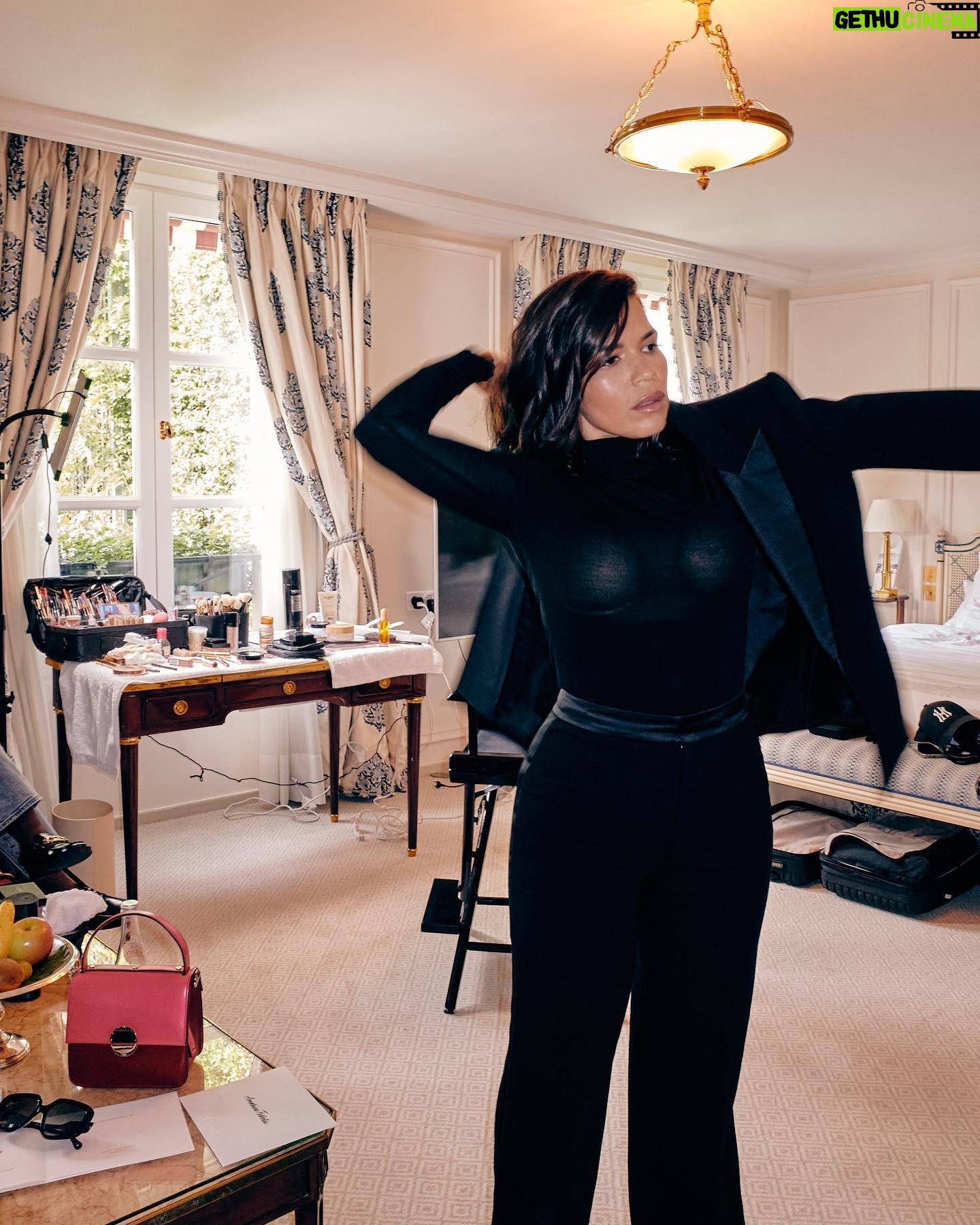 America Ferrera Instagram - Behind the scenes of my glam process! Thanks @elleusa for capturing my preparation for @chloe show in Paris! Link to full article in stories. 🖤🖤🖤