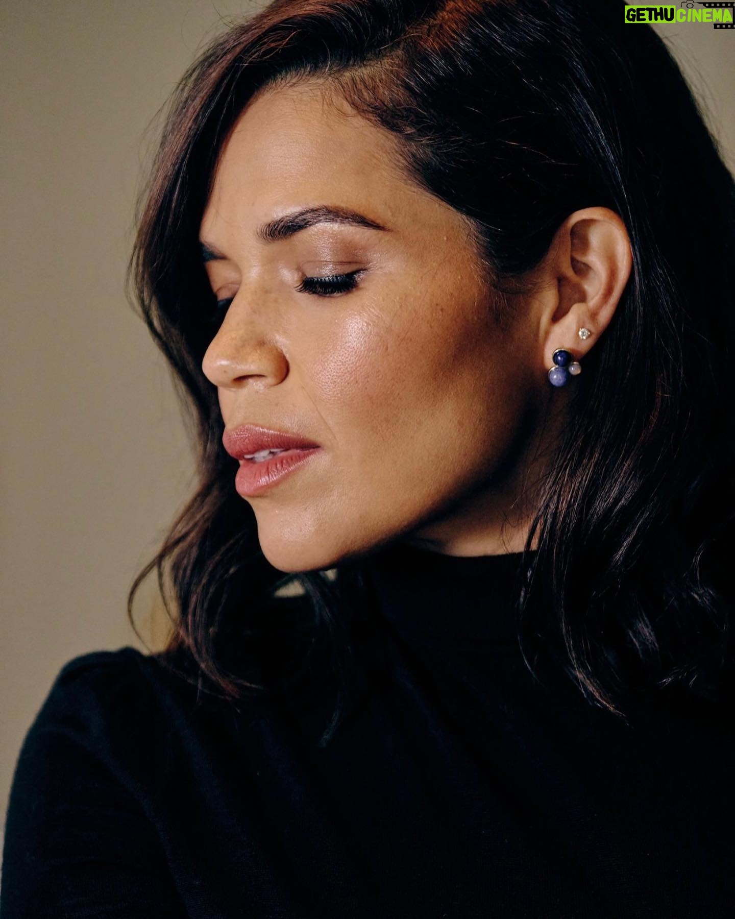 America Ferrera Instagram - Behind the scenes of my glam process! Thanks @elleusa for capturing my preparation for @chloe show in Paris! Link to full article in stories. 🖤🖤🖤