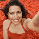 America Ferrera Instagram - Happy Hispanic/Latine Heritage Month! I am so proud to be a #covergirlpartner and celebrate the beauty of our powerful and diverse culture! ¡Feliz Mes de la Herencia Hispana/Latine! ¡Estoy muy orgullosa de ser #covergirlpartner y celebrar la belleza de nuestra cultura poderosa y diversa! 🧡 @covergirl #hhm #lhm