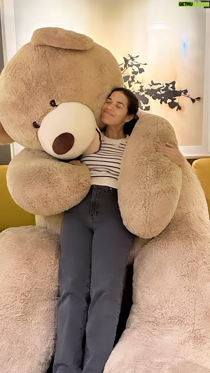 America Ferrera Instagram - 💕Left a piece of my heart in Seoul, South Korea! Here’s a re-cap of my visit on the @barbiethemovie tour! I’m obsessed with this song by @itzy.all.in.us - on repeat! Till next time Seoul! 🫶🫰💕 Mexico City, aquí venimos!! 💋
