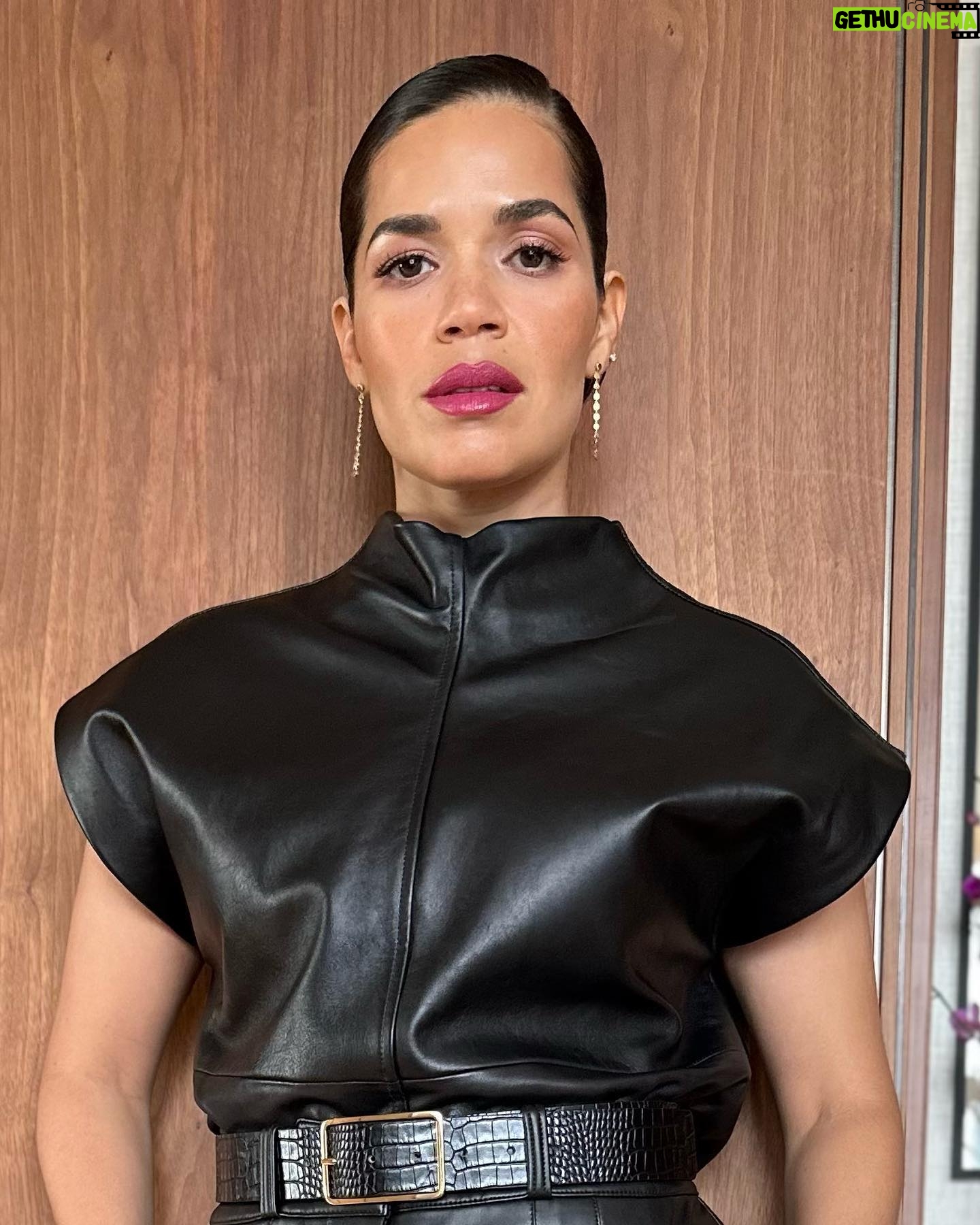 America Ferrera Instagram - 🖤💕Seoul, Korea X Barbie💕🖤 @karlawelchstylist @mioknyc @lindahaymakeup @kawachouttt
