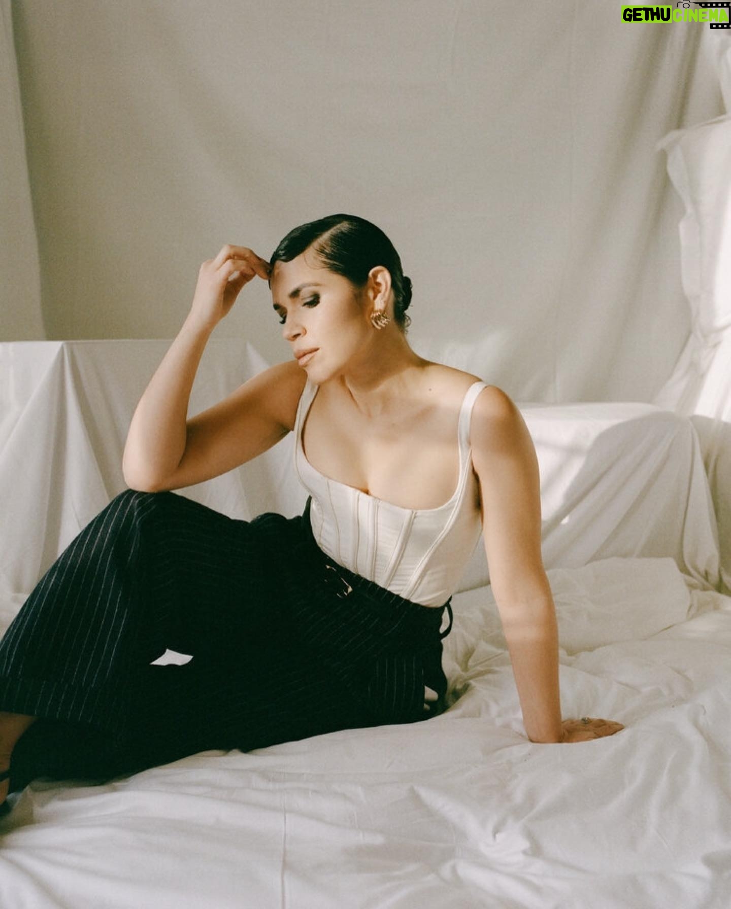 America Ferrera Instagram - @nytimes: What are your thoughts on the discourse that some people believe Gloria’s speech (in @barbiethemovie )oversimplifies feminism? Me: We can know things and still need to hear them out loud. It can still be a catharsis. There are a lot of people who need Feminism 101, whole generations of girls who are just coming up now and who don’t have words for the culture that they’re being raised in. Also, boys and men who may have never spent any time thinking about feminist theory. If you are well-versed in feminism, then it might seem like an oversimplification, but there are entire countries that banned this film for a reason. To say that something that is maybe foundational, or, in some people’s view, basic feminism isn’t needed is an oversimplification. Assuming that everybody is on the same level of knowing and understanding the experience of womanhood is an oversimplification. Link in bio for whole interview with @carlosfilm for @nytimes Pics by @amyharrity Glam: @karlawelchstylist @carolagmakeup @larryjarahsims 🖤 Thanks to the whole team