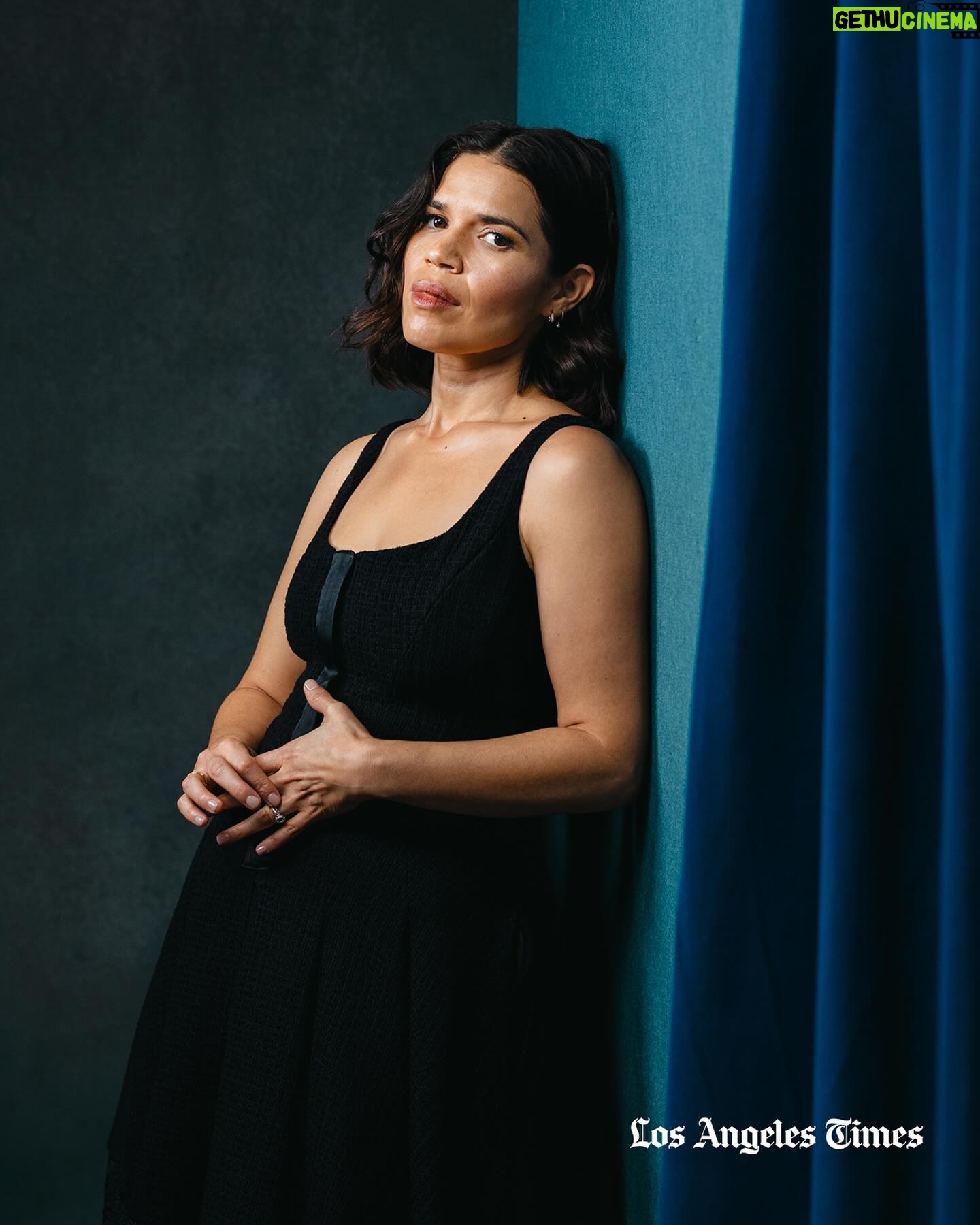 America Ferrera Instagram - Introducing the L.A. Times Envelope Actresses Roundtable: America Ferrera, who appears as a working mother in “Barbie.” Fantasia Barrino, who plays a woman in the Jim Crow South struggling to escape decades of abuse in the musical adaptation of “The Color Purple.” Julianne Moore, who co-stars in “May December,” about a woman who began a relationship with a 13-year-old boy when she was 36 — and later married him. Eve Hewson, who stars in “Flora and Son,” a Dublin-set film about a single mom who finds her voice while taking online guitar lessons from a charming L.A. musician. Emily Blunt, who portrays the fierce wife of “the father of the atomic bomb” in “Oppenheimer.” Sandra Hüller, the German actress in two talked-about films this fall — “Anatomy of a Fall,” about a woman suspected of murdering her husband, and “The Zone of Interest,” as the uncaring wife of the Auschwitz death camp commandant. The actresses shared their fears about artificial intelligence impacting the industry, what they love — and hate — about their jobs and which director has a “no Uggs on set” policy with Times host @amykinla 📰 Read their full conversation at the link in @latimes_entertainment’s bio. 📺 Stream the Envelope Roundtable this Friday at 8pm pst on YouTube. 📸 @jason_armond #TheEnvelope #oscars2024 #theoscars