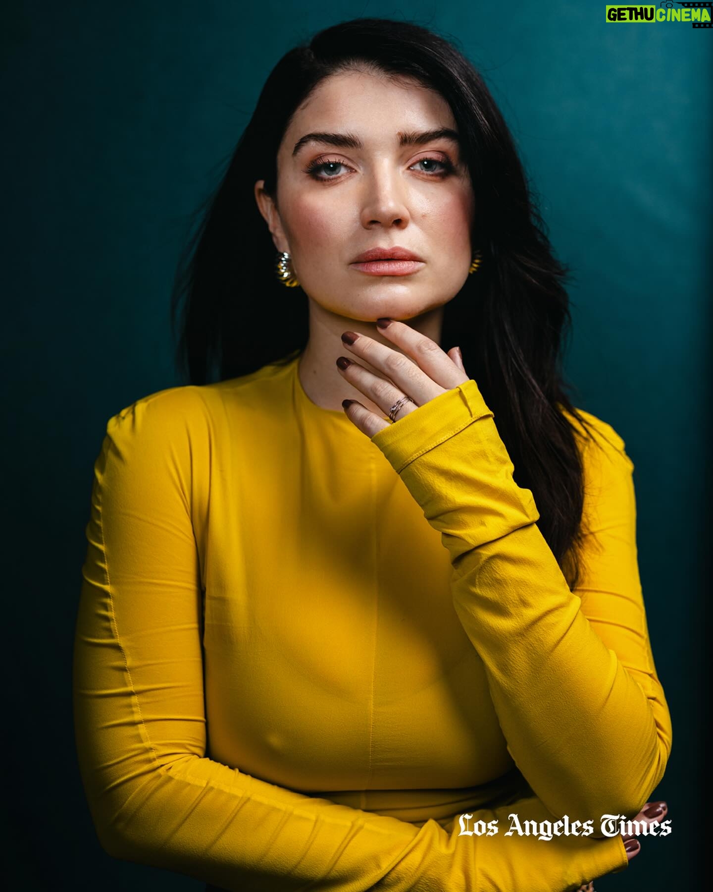 America Ferrera Instagram - Introducing the L.A. Times Envelope Actresses Roundtable: America Ferrera, who appears as a working mother in “Barbie.” Fantasia Barrino, who plays a woman in the Jim Crow South struggling to escape decades of abuse in the musical adaptation of “The Color Purple.” Julianne Moore, who co-stars in “May December,” about a woman who began a relationship with a 13-year-old boy when she was 36 — and later married him. Eve Hewson, who stars in “Flora and Son,” a Dublin-set film about a single mom who finds her voice while taking online guitar lessons from a charming L.A. musician. Emily Blunt, who portrays the fierce wife of “the father of the atomic bomb” in “Oppenheimer.” Sandra Hüller, the German actress in two talked-about films this fall — “Anatomy of a Fall,” about a woman suspected of murdering her husband, and “The Zone of Interest,” as the uncaring wife of the Auschwitz death camp commandant. The actresses shared their fears about artificial intelligence impacting the industry, what they love — and hate — about their jobs and which director has a “no Uggs on set” policy with Times host @amykinla 📰 Read their full conversation at the link in @latimes_entertainment’s bio. 📺 Stream the Envelope Roundtable this Friday at 8pm pst on YouTube. 📸 @jason_armond #TheEnvelope #oscars2024 #theoscars