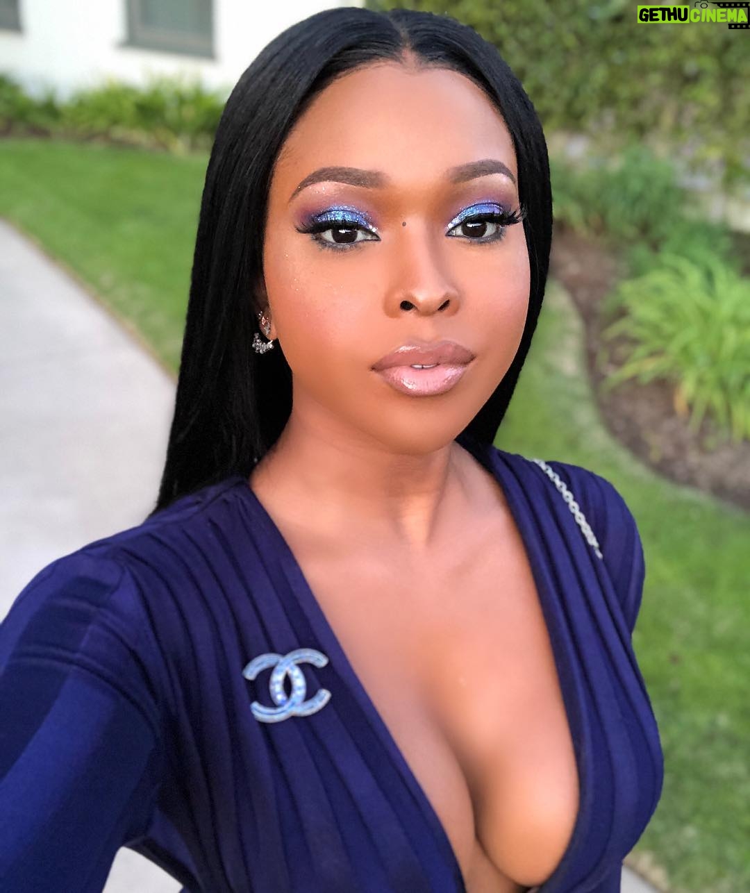 Amiyah Scott - 77.2K Likes - So in love with yesterday’s glam 💙
Hair @angelinapanelli provided by @glamlaceparis
Makeup by Me