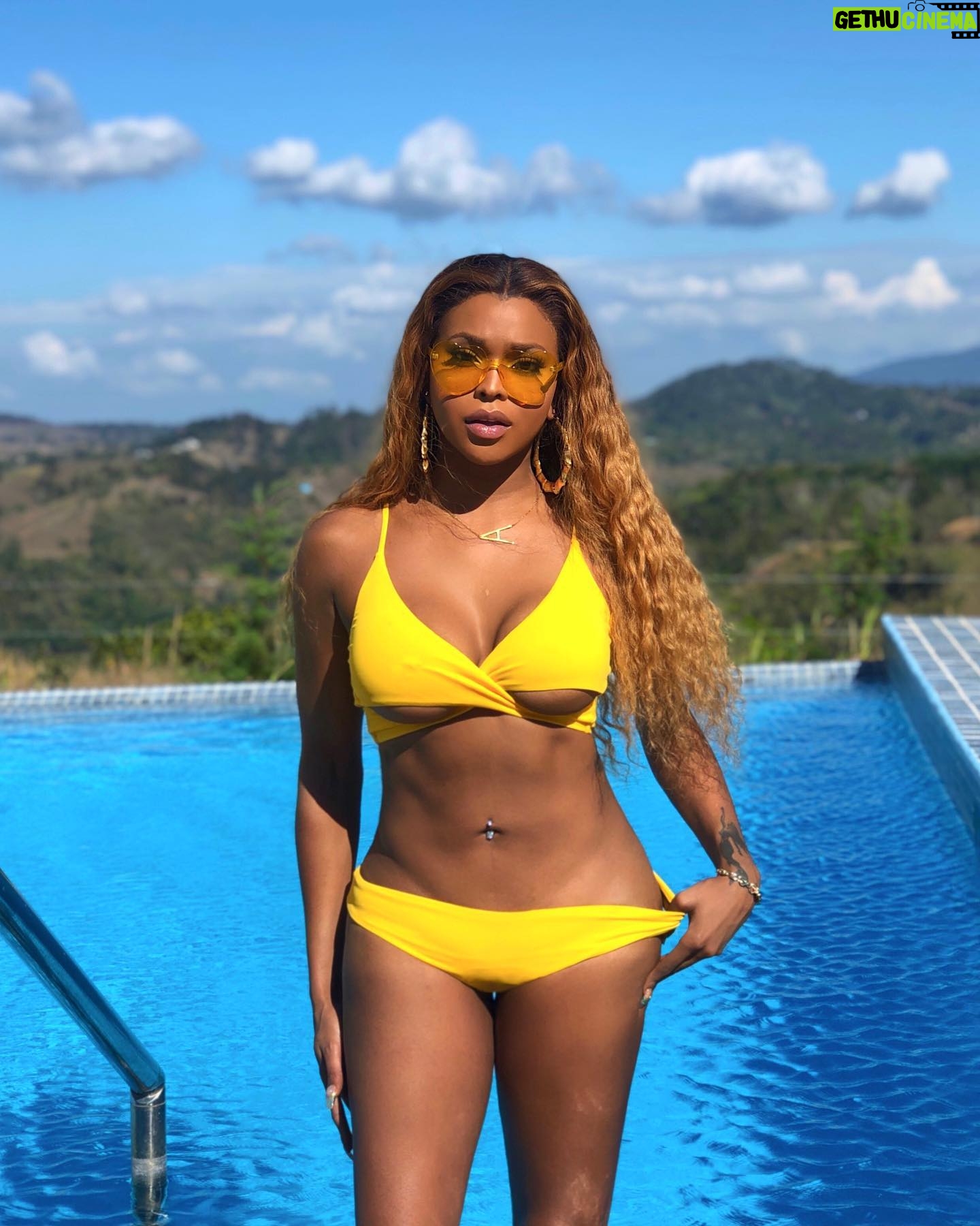 Amiyah Scott - 92.3K Likes - If you threw it in the air,
it would turn into sunshine
