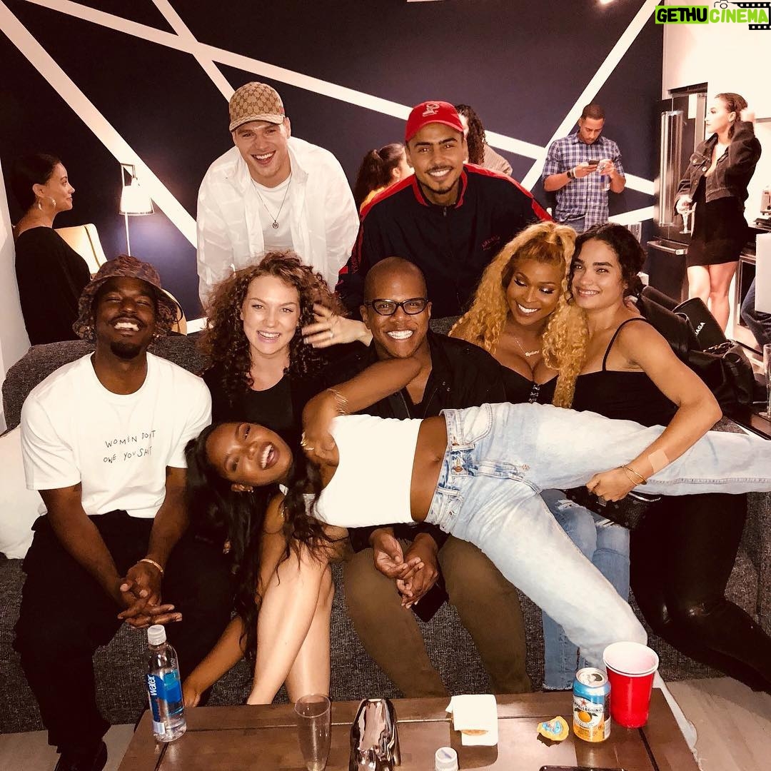 Amiyah Scott Instagram - Fam bam ⭐️ @staronfox