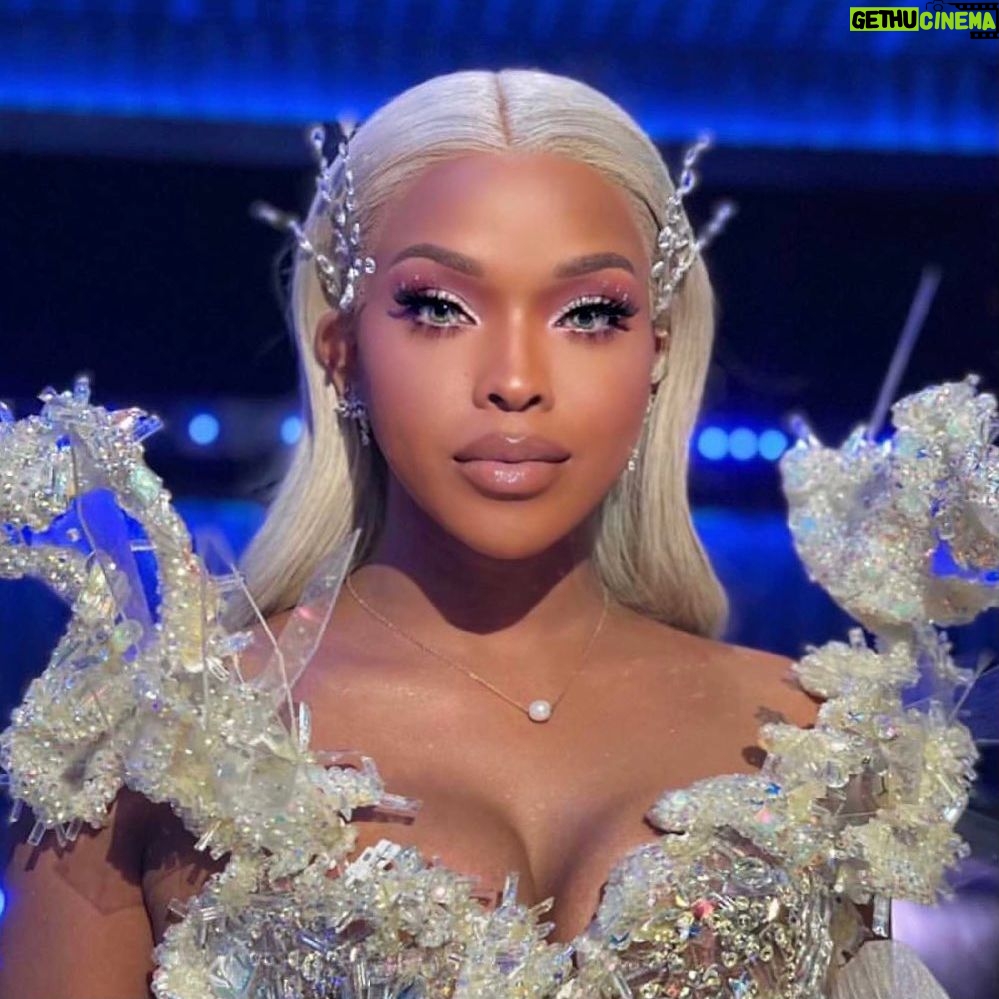 Amiyah Scott - 69.6K Likes - 🌬
MUA @seanharrismakeup
Hair @milesjeffrieshair