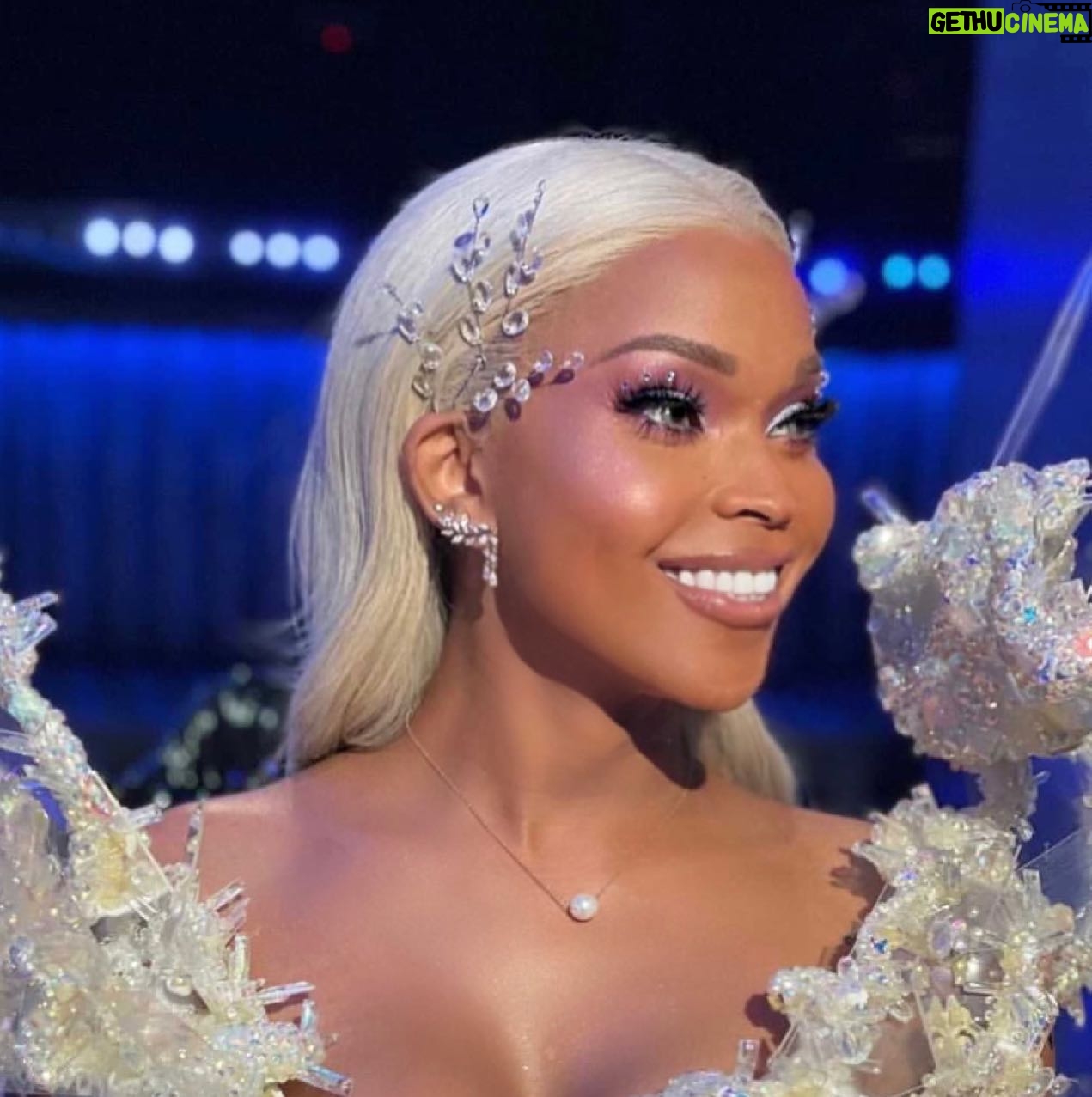 Amiyah Scott - 69.6K Likes - 🌬
MUA @seanharrismakeup
Hair @milesjeffrieshair