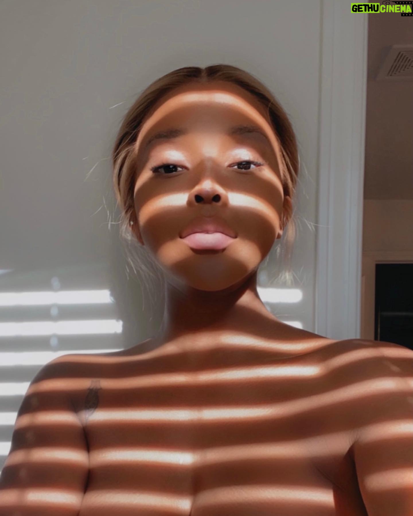 Amiyah Scott - 83.3K Likes - bare