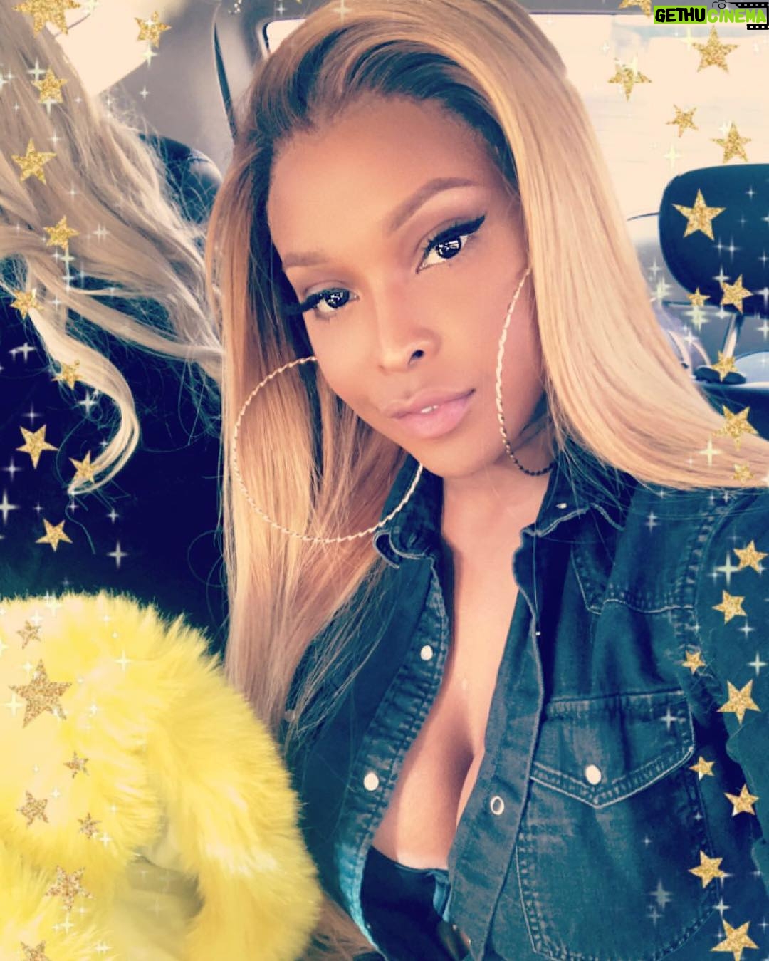 Amiyah Scott - 92.6K Likes - Vegas Bound 😈👯♀️
Hair @glamlaceparis