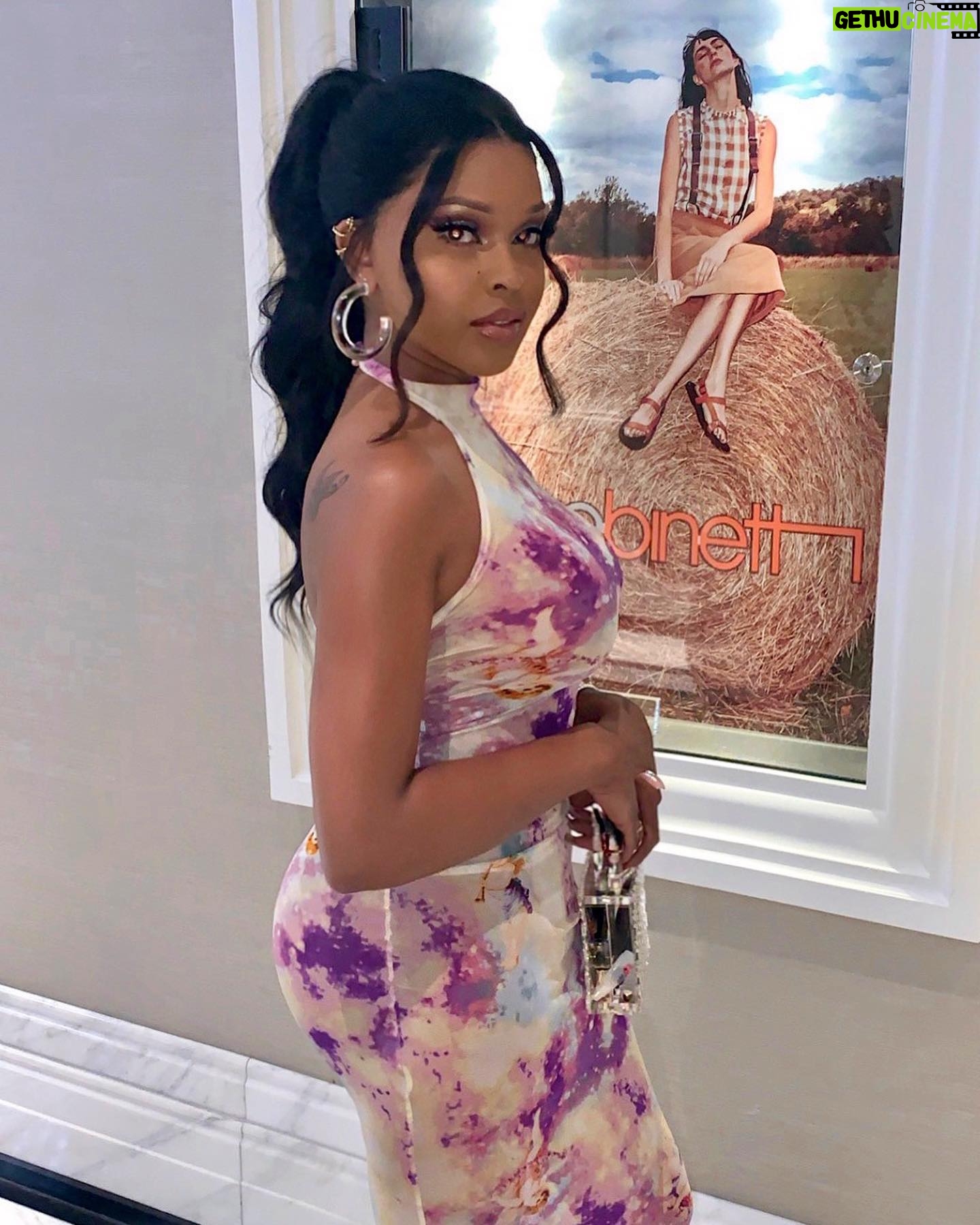 Amiyah Scott Instagram - houston. 🤘🏽 dress @hellobarbie 💕
