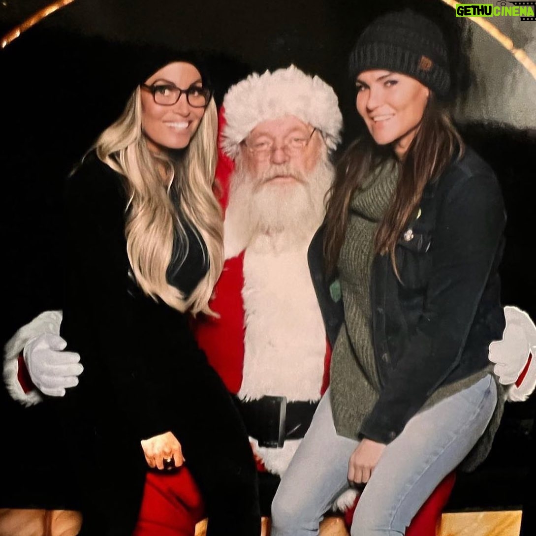 Amy Dumas - 19.3K Likes - Merry Christmas from Team Bestie!!
We hope to meet you in 2023! Where should we plan to do an appearance next year? Tell us so we can get @primetimeappearances on it!! #TeamBestieTour2023