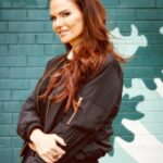 Amy Dumas Instagram - Portland, Maine photo dump….. You so cute! Thanks @mainecomicandtoycon for having me! 1. 📸: @cmphotography.art 2. Look! It’s a little croché Lita 3. Scores from @weekendvintage_ 4. @maps_bar_portland 5. backstage of the ferry 6. arrival on #peaksisland 7. honor system bike rental @ Brad’s bike shop 🤯 8. Riding around Peak’s Island 9. City Hall 10. @evooldport Vegan buttercream rhubarb cake ❤️