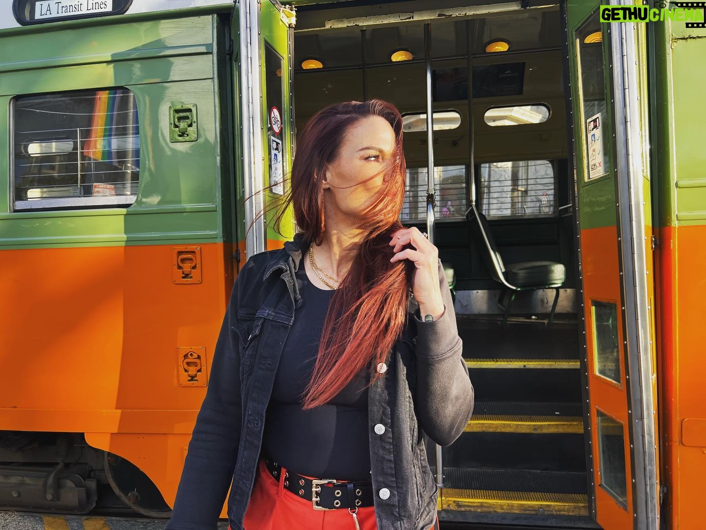 Amy Dumas - 15.2K Likes - I’d like to thank the SF winds for allowing me ample opportunity to perfect my hair flip
📸 @some___pulp
#SF
#muni
#theFMarket