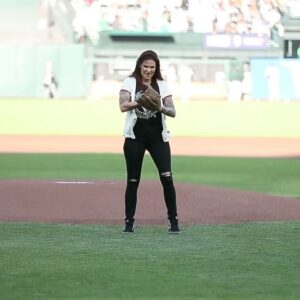 Amy Dumas Instagram - Ring 🤝 Mound