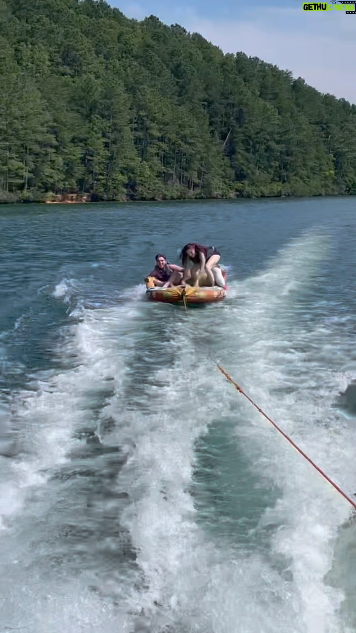 Amy Dumas Instagram - Never a bad day on the lake with @witterwyboone and good friends- hope y’all had a good holiday!