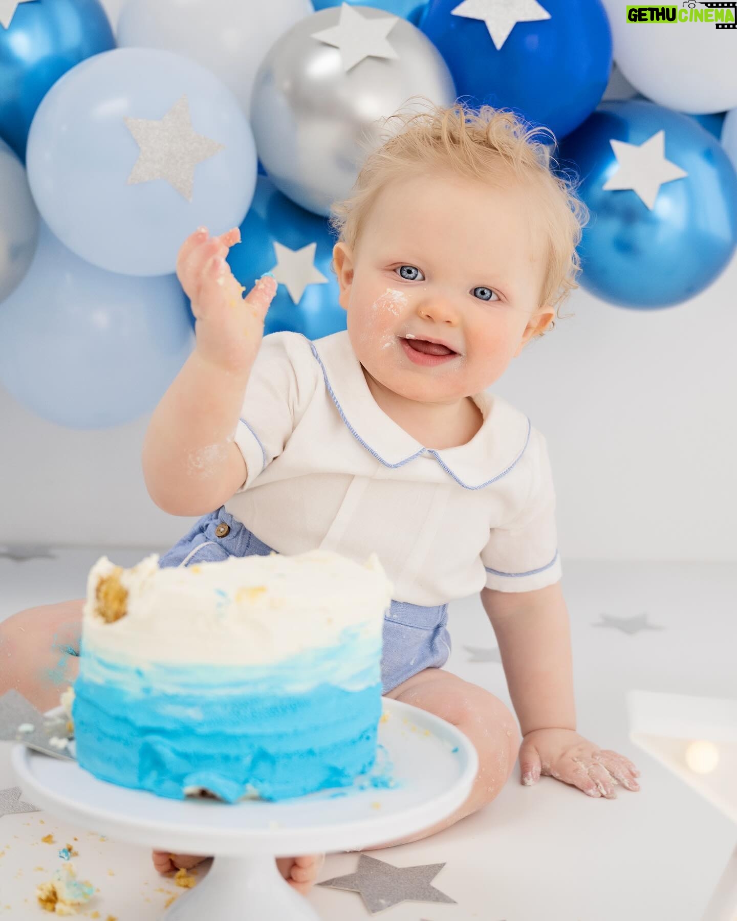 Amy Hart Instagram - Stanley’s having a smashing time 😢🍰 we took our gorgeous little man to @kate_priest_photography for his cake smash and I’m obsessed with the photos 🤩🤩🤩 There are more but they’re landscape so there will be another post 🤣 Did you do a cake smash for your little one? 💕 #cakesmash #firstbirthday #firstborn #firstbirthdaycake #cakesmashbrighton #baby #son #babyphotos #babyphotoshoot