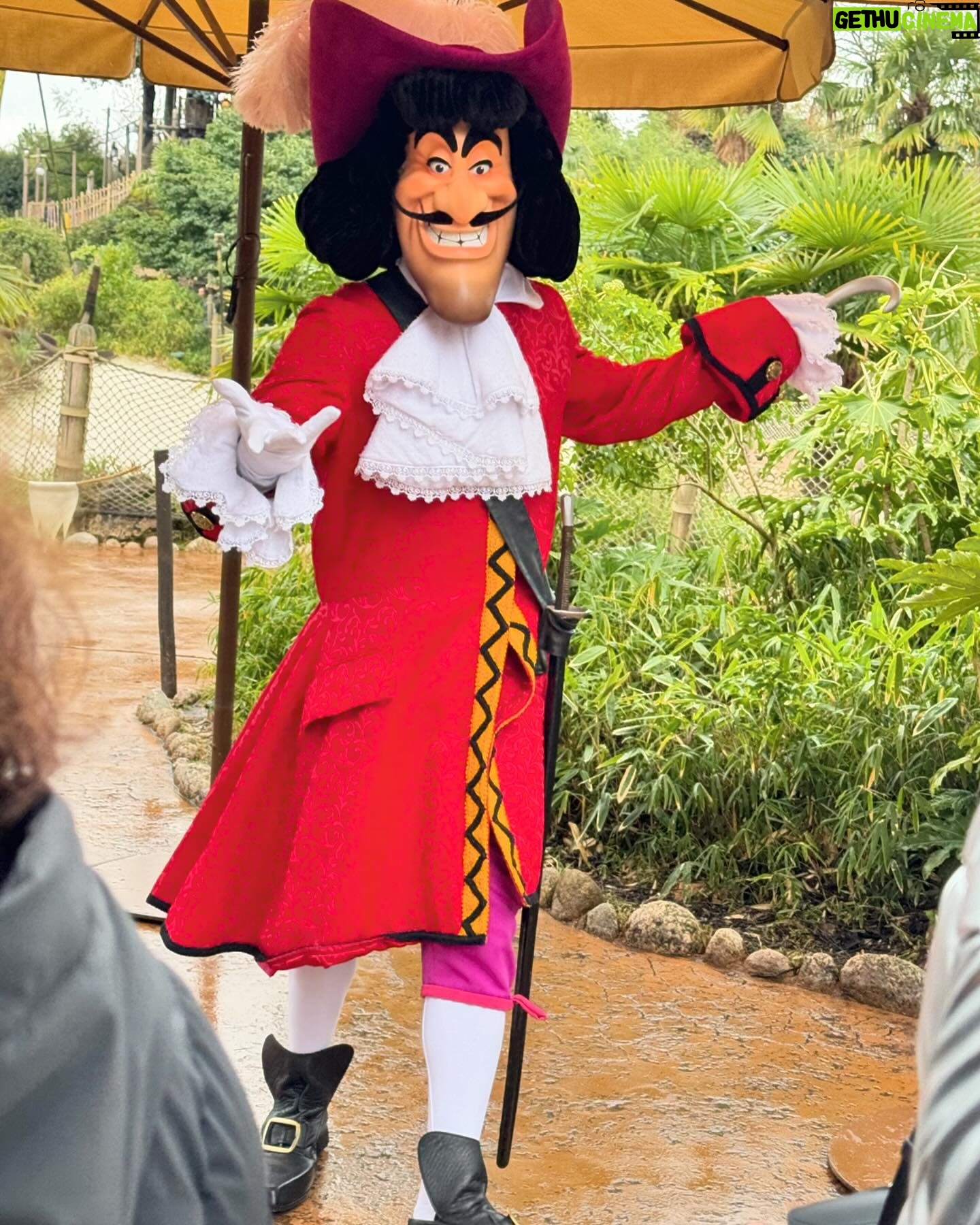 Amy Hart Instagram - Character Meet and Greets (that we found!)🤩 There are lots of other ones (breakfast, lunch and dinner at Plaza Gardens, meet Mickey Mouse, Princess Pavilion and Hotel M&G’s) these are just the ones we saw whilst milling around! I tried to ask about times and some of the staff said the timings come up on the app! If you know any more put them in the comments to help others! 1) Royal Banquet at the Disneyland Hotel. Lunch is Minnie, Mickey, Donald and Daisy and then at dinner it’s M&M, Goofy and Pluto! 2) Winnie The Pooh, just down the side of the emporium on Main St!! 3) Hollywood Goofy, entrance to Studios park. 4&5) Captain Hook, Peter Pan and Wendy, Adventureland. 12.15-1, 1.15-1.45 6) Genie 10-4, just by the agrabah cafe 7) Phantom Mickey, by phantom manor 8)Wild West Goofy, by cowboy cookout, 10-4 9) Chip & Dale, by Colonel Hathi’s, 11.45-2 10) Pluto & Donald, by Indiana Jones, 11.45-1.45