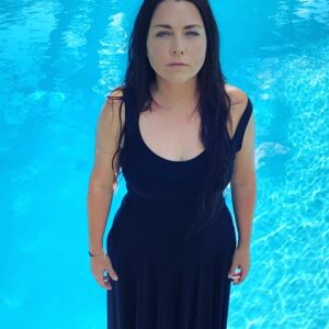 Amy Lee Instagram - Jack counting me down and saying “action” for my fall shot in the #TGIO video (director in training) Sound up!