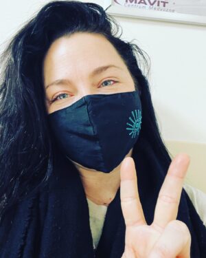 Amy Lee Instagram - Thank you all for the kind words and well-wishes. Feeling very grateful to be cared for by awesome doctors here in Poland! Chords are very swollen, but working to bring that down so we can get back at it ASAP 💪❤️ Wishing @wtofficial and @smashintopiecesofficial a great show tonight!