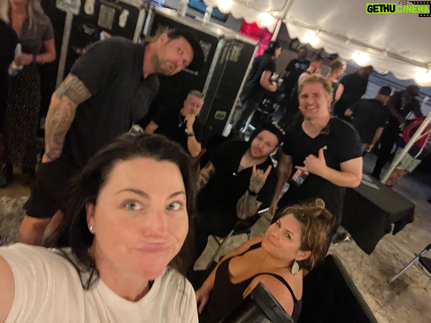 Amy Lee Instagram - Ok so not getting to play last night SUCKED but here’s the lemonade: I’m grateful I got to catch up with friends backstage while we waited around to maybe go on, some of which I hadn’t seen in years. I’m grateful no one was hurt, the gear wasn’t destroyed, grateful the trailer I was in didn’t blow away (NGL I got on the ground for a minute there!) We love you Raleigh and hope tonight ends better! Till next time. Stay safe out there!